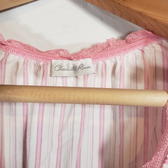 Pink and white simple full front loop and hook by Charlotte Russe - Picture 3 of 8